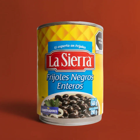 Can of La Sierra Frijoles Negros Enteros on a red background