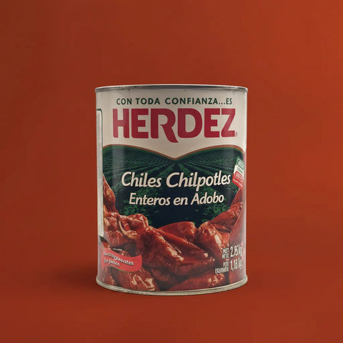 A 2.8kg can of Herdez Chilpotle Peppers on a red background