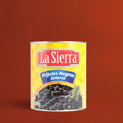 Can of La Sierra black beans on a red background